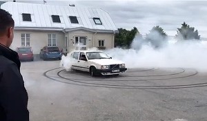 Burning på gårdplanen med T5